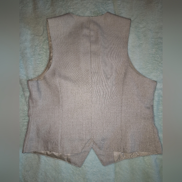 Vest - Picture 4 of 5
